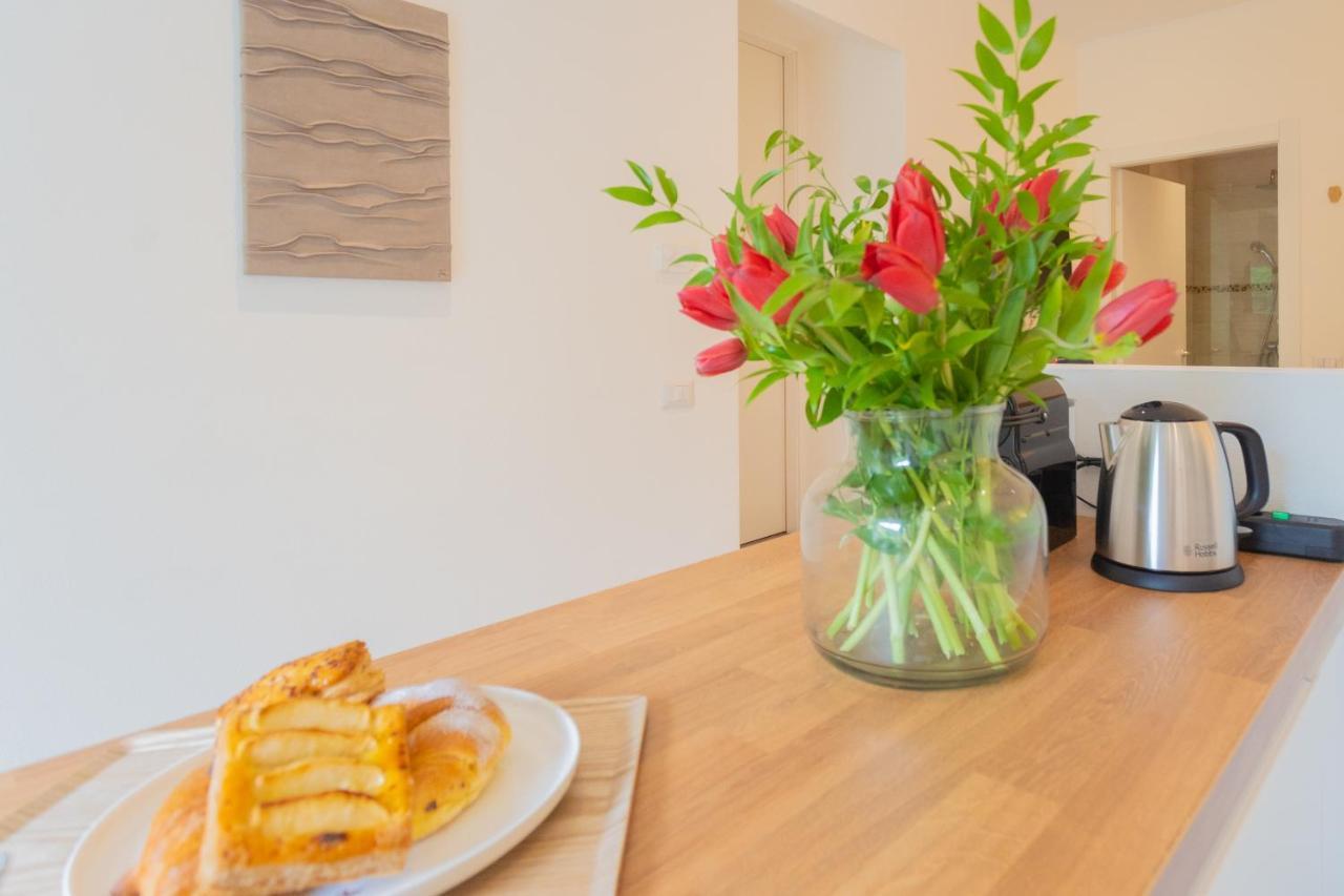 Enchanted Como Lake - Tremezzo Apartments By Rent All Como Экстерьер фото