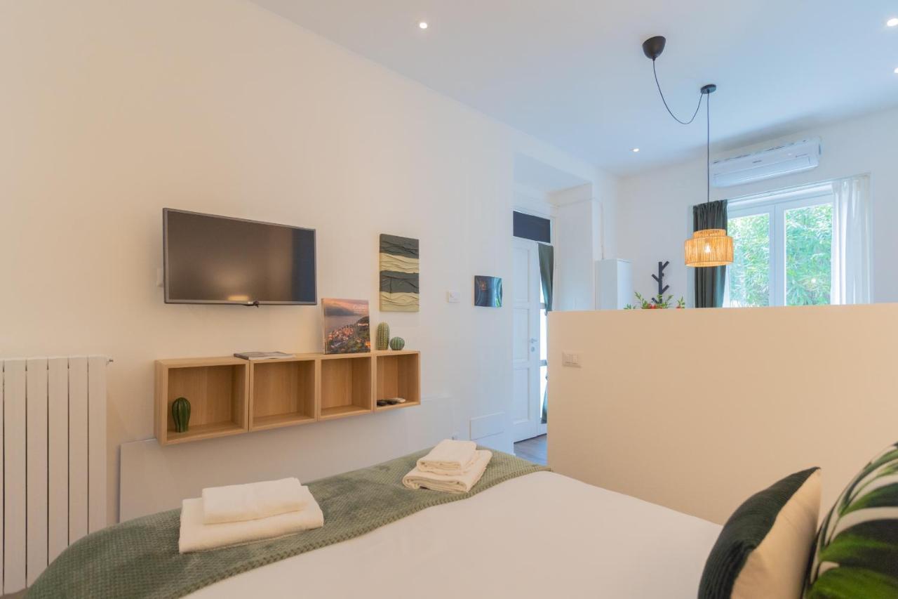 Enchanted Como Lake - Tremezzo Apartments By Rent All Como Экстерьер фото